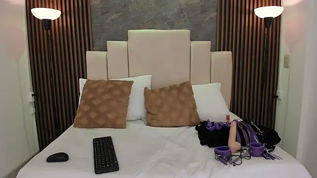 catiusca_reyes_03's cam snapshot