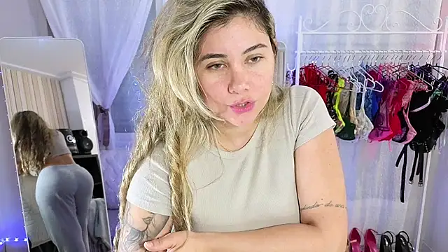 Tawny_cox's cam snapshot