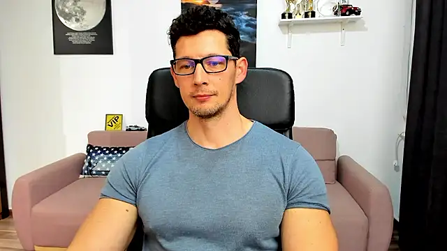 BrutusK08's cam snapshot