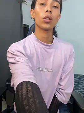 Sweet-Cris live sex cam