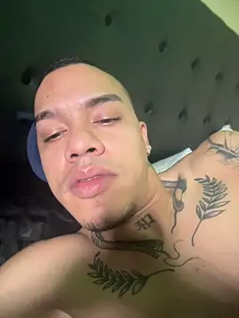 AlphaMasterXxx live sex cam