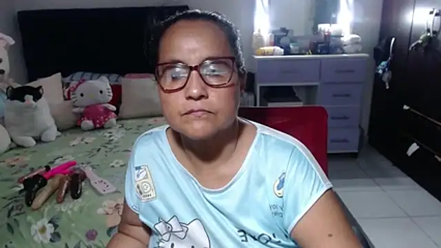 pervert_mommy_'s cam snapshot