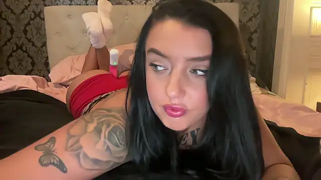 LucyLuxee19's cam snapshot