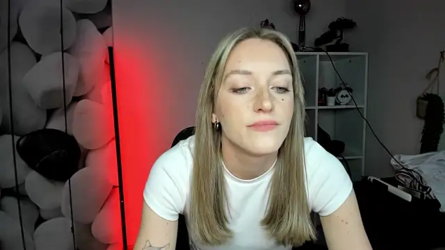 EvelynBlond's cam snapshot