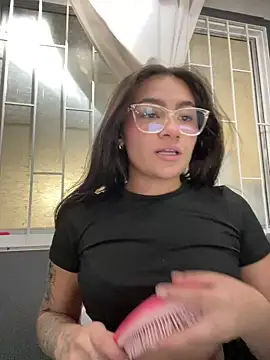 Alyha_Cortes's cam snapshot