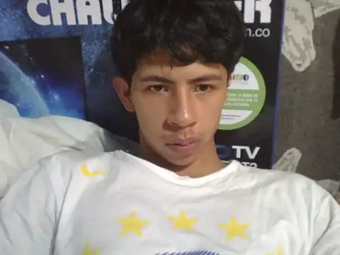 Carlos_Albert02's cam snapshot