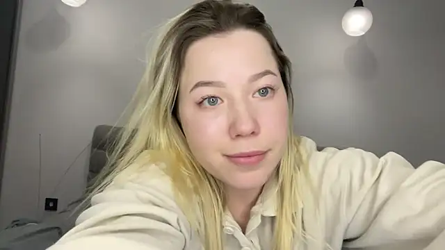 Embersweetbunny's cam snapshot