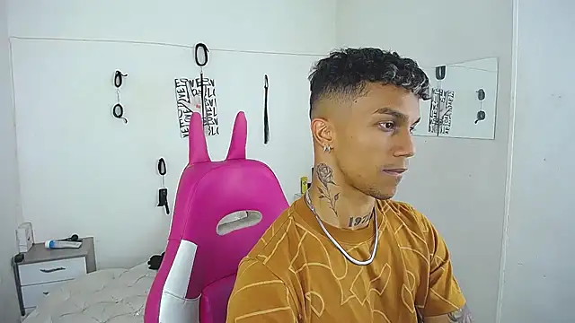 Leonard_Price live sex cam