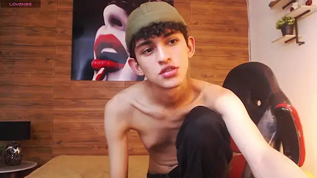 Michaelkoiv live sex cam