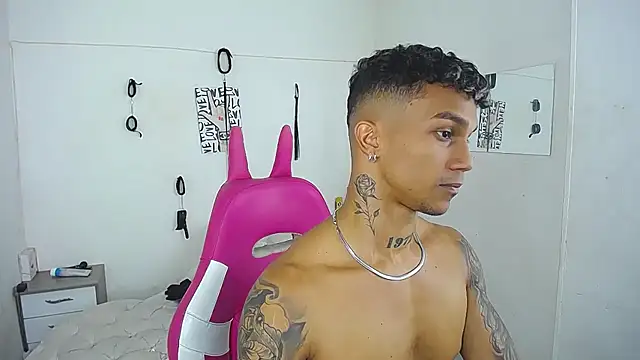 Leonard_Price live sex cam