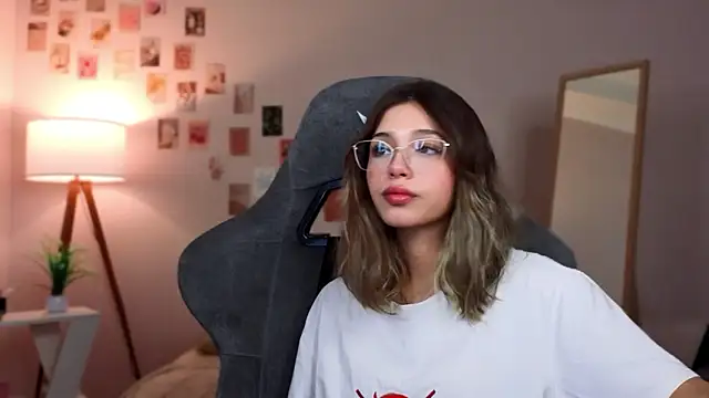 dinnerwithflowers's cam snapshot