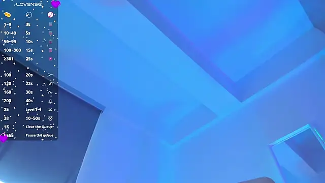 laura-hills18 live sex cam