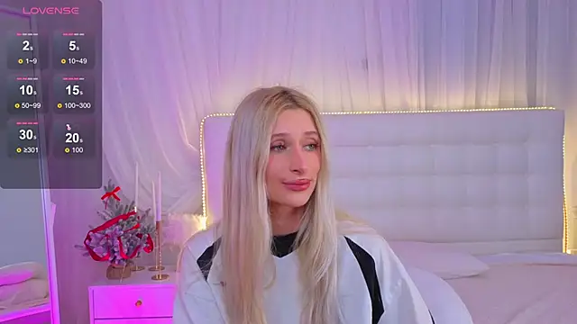 Monica_Leen's cam snapshot