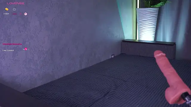 LipDipTalk's cam snapshot