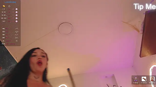 ViolettaHotLatin_'s cam snapshot