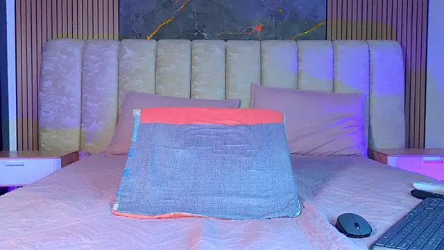 mia_scot's cam snapshot