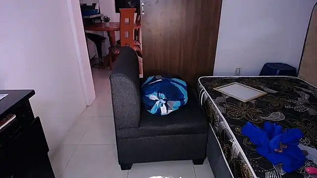 yselahot's cam snapshot