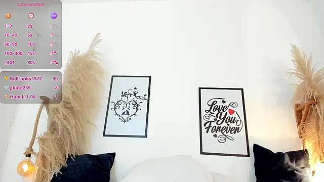 mia_lourence's cam snapshot