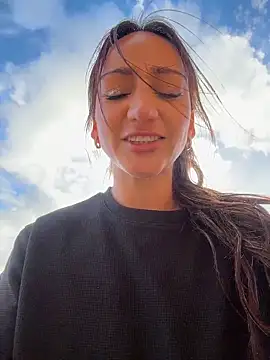 Ninabigtitied's cam snapshot