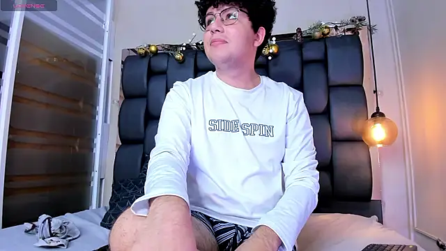 ian_and_austin's cam snapshot