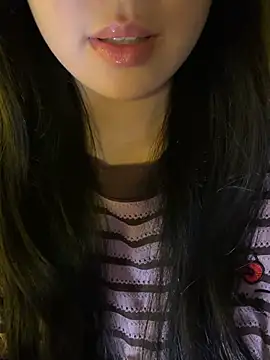 Uyennii02 live sex cam