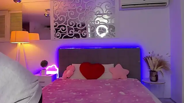 LuisaClover's cam snapshot