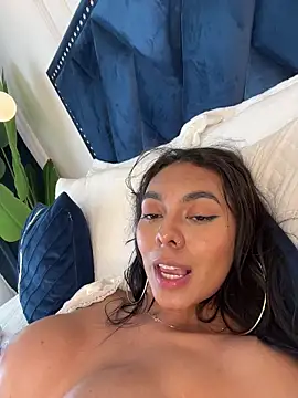 LuckyGoddessXXX live sex cam