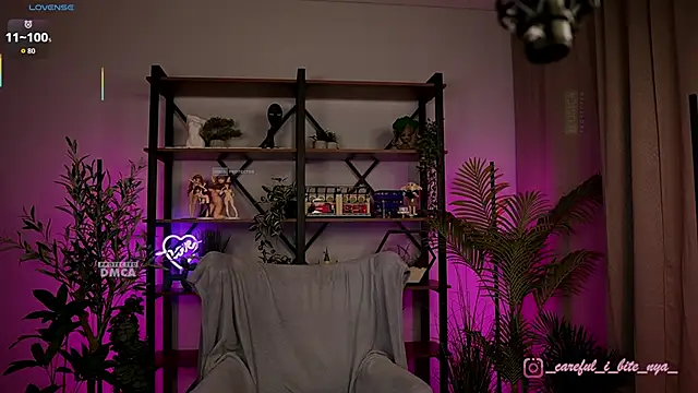 careful_i_bite_nya's cam snapshot