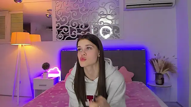 LuisaClover's cam snapshot