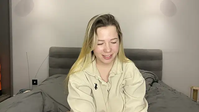 Embersweetbunny's cam snapshot