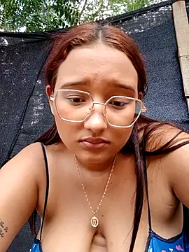 young_dairy01's cam snapshot