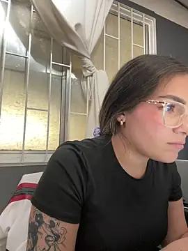 Alyha_Cortes's cam snapshot