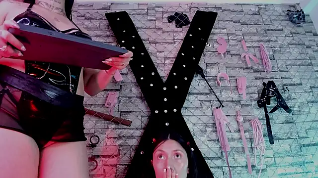 Miss_Juliett_bdsm's cam snapshot