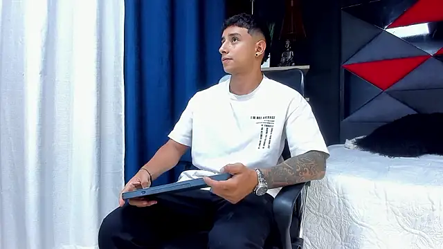 jaze_bradley's cam snapshot