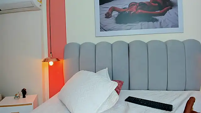 EmmaBoyd's cam snapshot