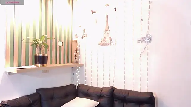 veronica_em1's cam snapshot