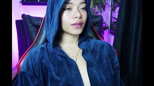 sara_sharma_'s cam snapshot