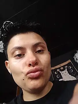 girl_intense444's cam snapshot