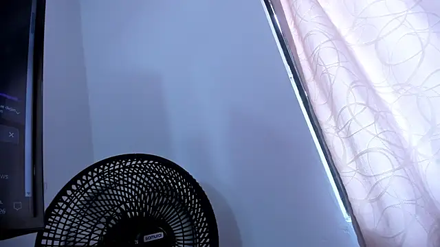 Roy_fox_'s cam snapshot