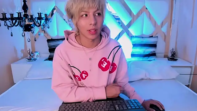 OliIverr22's cam snapshot