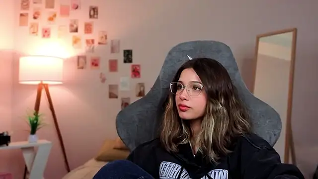 dinnerwithflowers's cam snapshot