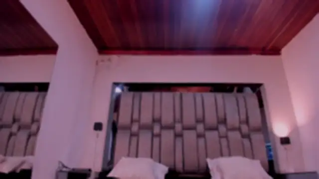 NikkySmiith live sex cam