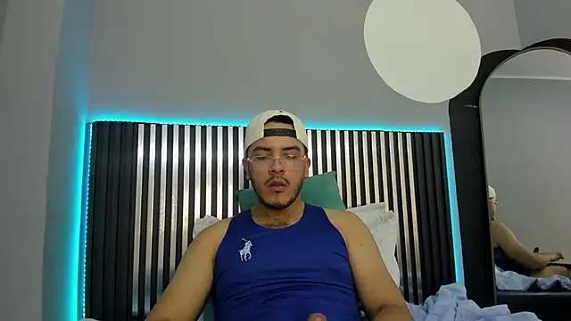 Andrew_Lewiss's cam snapshot