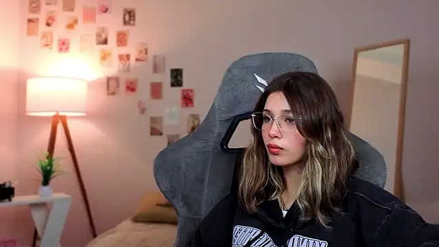 dinnerwithflowers's cam snapshot