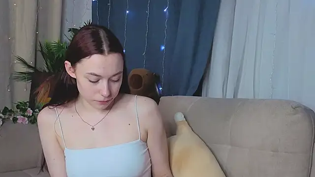 CoraleeVannatten live sex cam