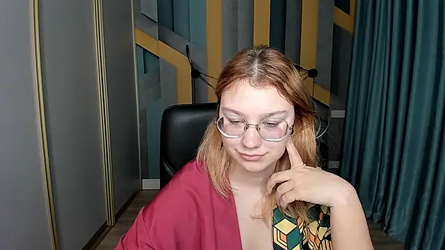 AngelinaLow's cam snapshot