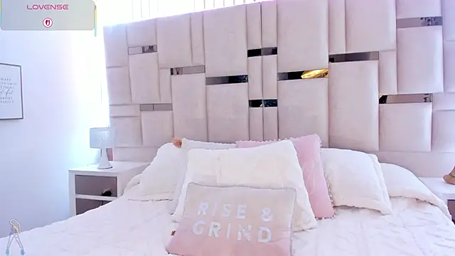 Mayajhons live sex cam