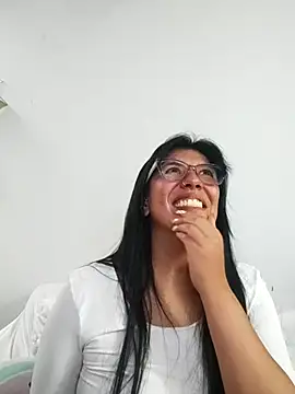 aisha_latina's cam snapshot