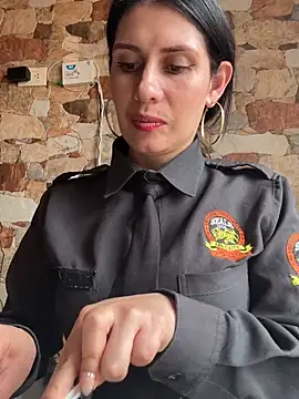 Alysson-- live sex cam