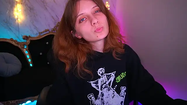 CuteeFoxy live sex cam